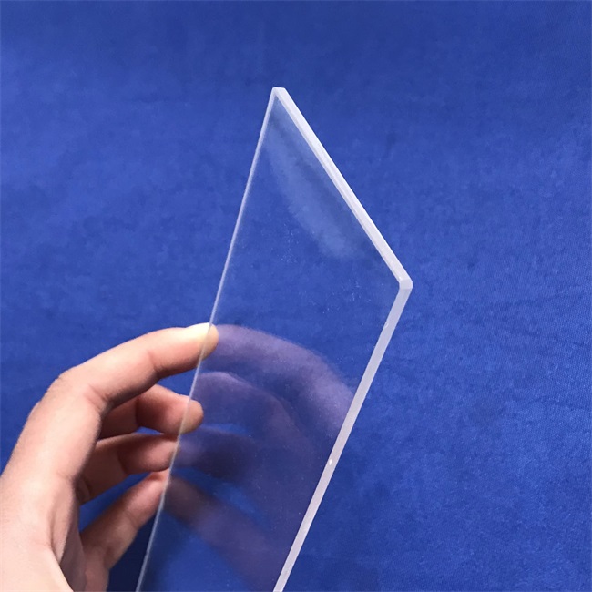 Plaques de verre de silice fusionnées CNC pressées