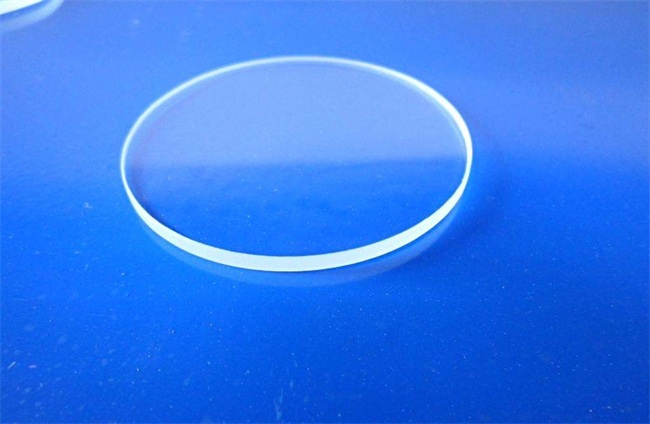The high light transmittance of quartz glass