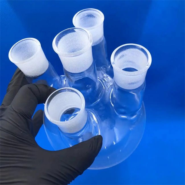 High temperature corrosion-resistant quartz glass reaction vessel