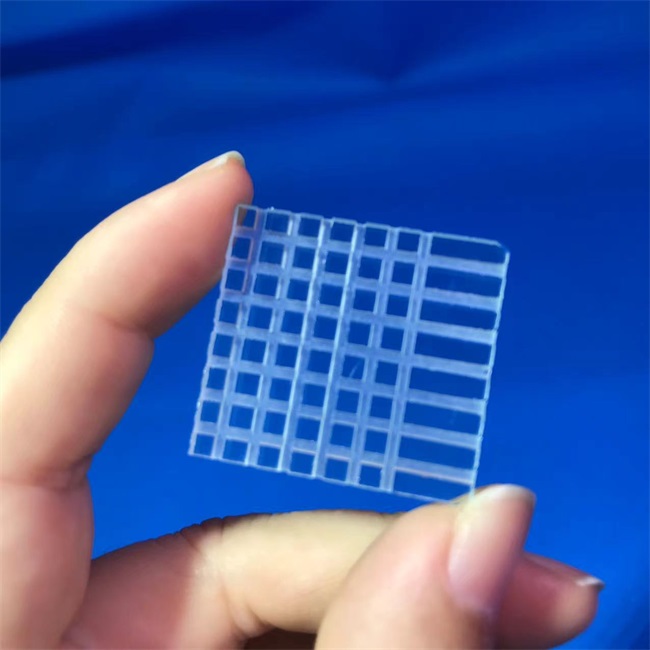 Laboratory high precision slotted quartz glass plates