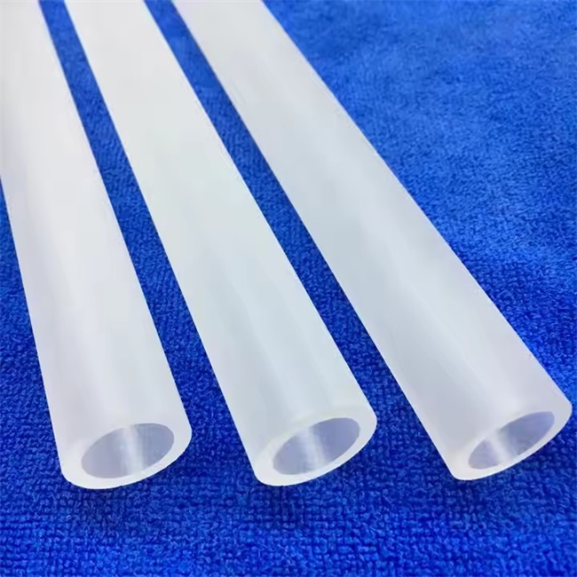 Tubes en verre de silice fusionné blanc opaque