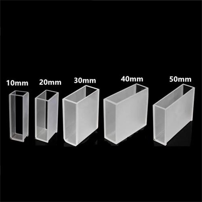 High light transmittance quartz glass cuvette