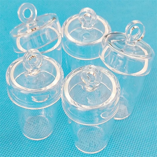 How reliable is the quartz crucible used in the laboratory