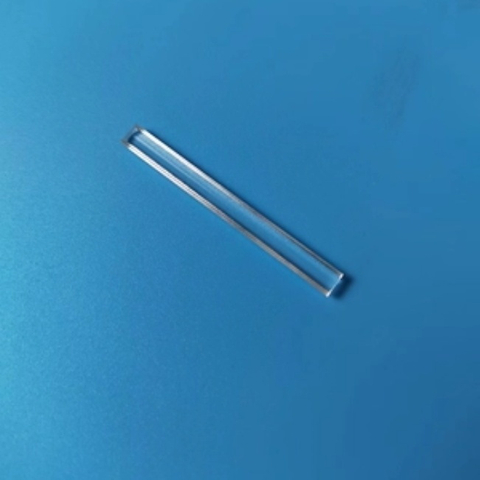 A semiconfumo di vetro in quarzo trasparente