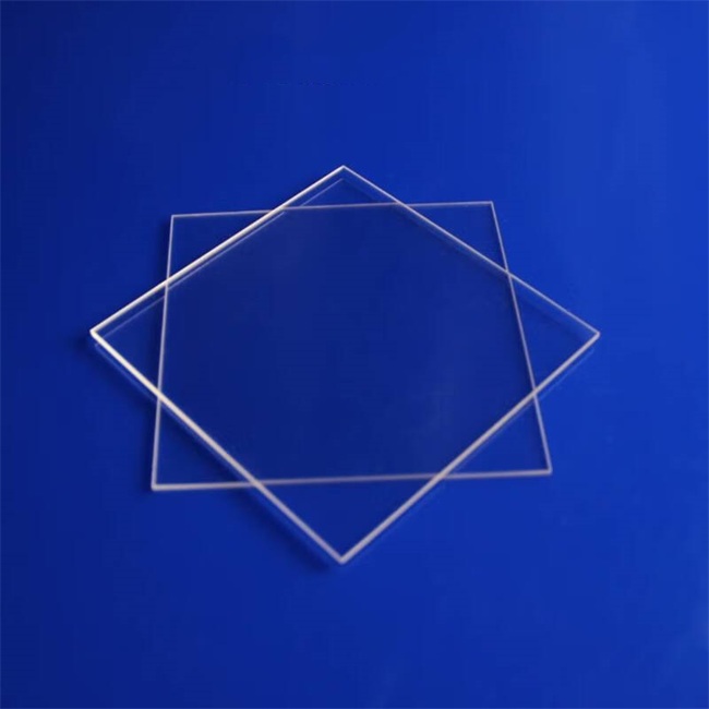 Wide spectral transmittance quartz plate