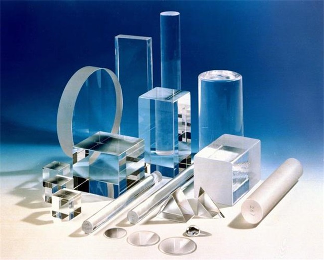 Effect of Temperature Factors on Crystallization of Quartz Glass