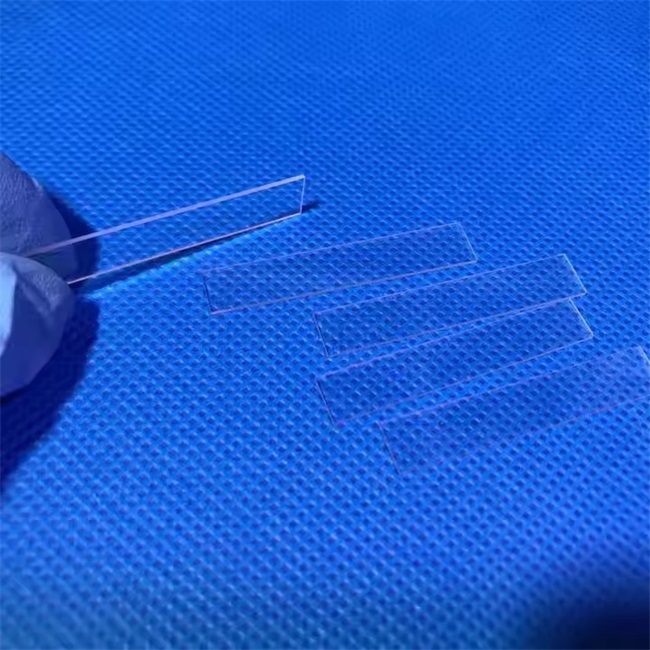 Fournisseur de la plaque de verre de quartz transparent ultra-mince à ultra-mince de haute pureté