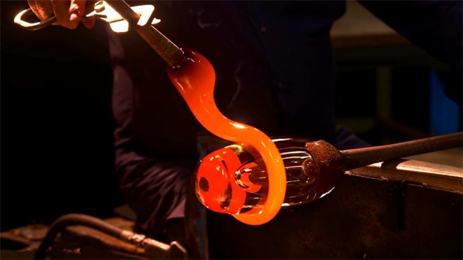 Grinding and processing of quartz glass