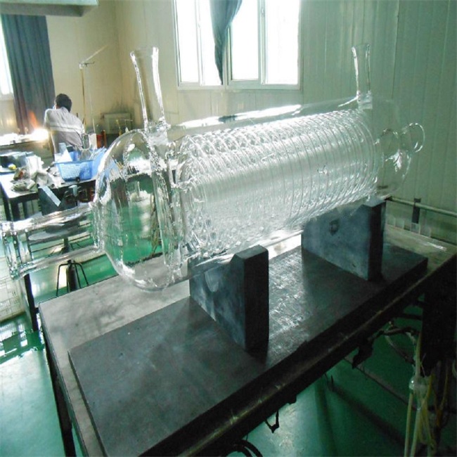 Large-diameter irregular quartz tube factory