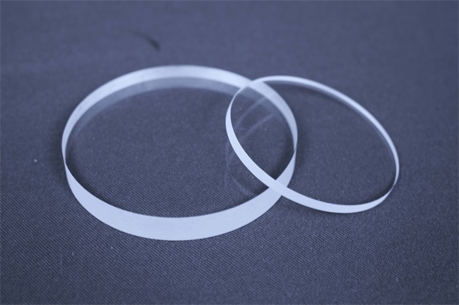 Quartz glass polishing material