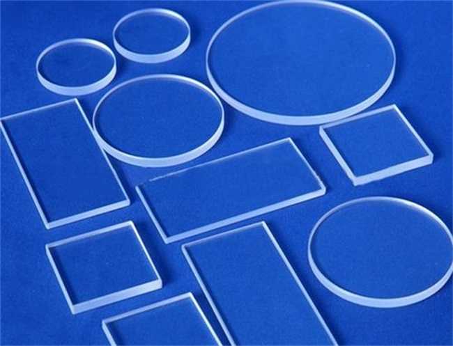 Thermodynamic observation of crystallization of quartz glass