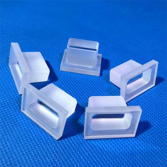 High precision slotted quartz plate