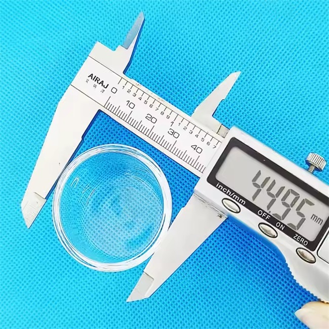What are the advantages of quartz crucibles in high-temperature experiments