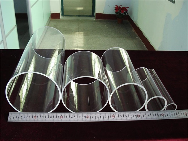 Cleaning large-diameter quartz glass tubes