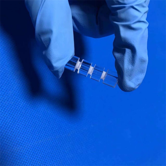 Slotted quartz glass rod with round hole