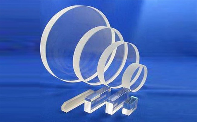 What is the transparency of quartz plates